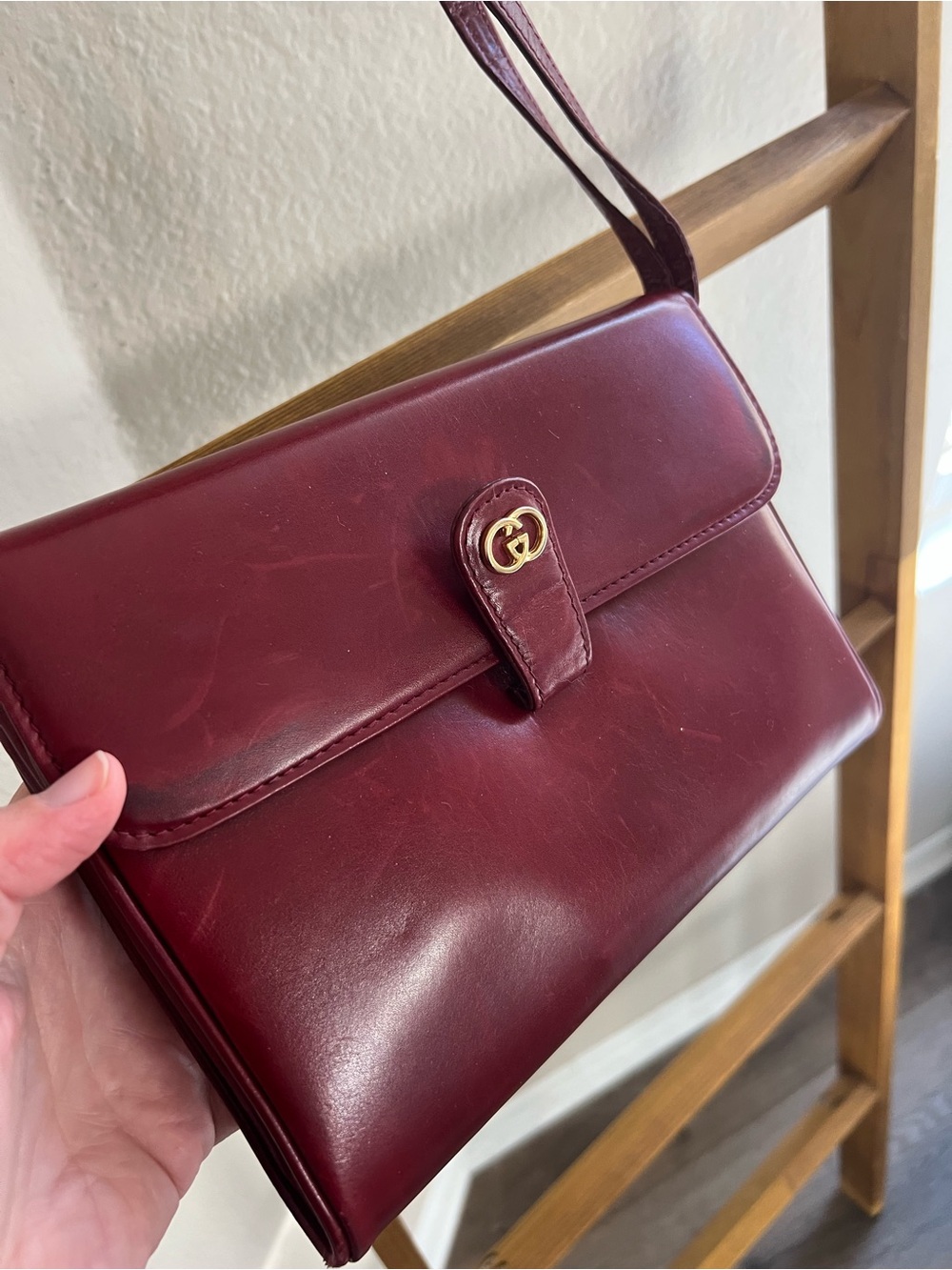 Gucci Crossbody Bag in Burgundy Leather with Gold Hardware - Picture 2 of 6